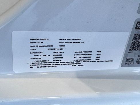 Certified 2025 Chevrolet Silverado 1500 RST AWD/4WD image 8