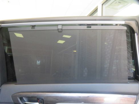 Used 2021 Toyota Highlander Platinum FWD image 25
