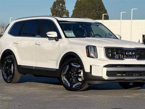 Used 2025 Kia Telluride EX image 2