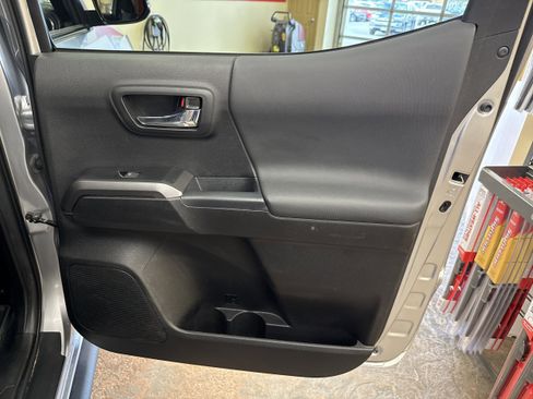 Used 2023 Toyota Tacoma TRD Sport image 18