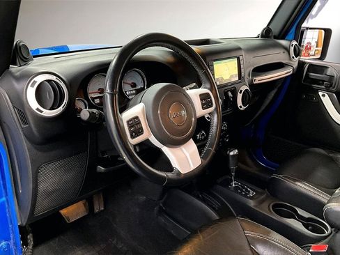 Used 2014 Jeep Wrangler Unlimited Sahara image 16