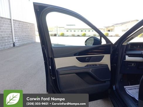 Used 2024 Lincoln Nautilus Reserve AWD/4WD image 10