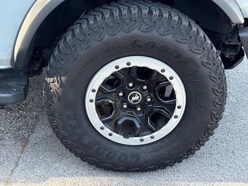 Used 2023 Ford Bronco Outer Banks w/ Sasquatch Package AWD/4WD image 9