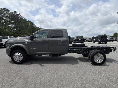 New 2026 RAM 5500 4x4 Crew Cab image 4