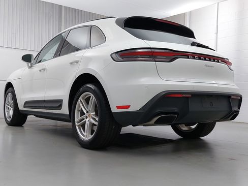 Certified 2023 Porsche Macan AWD/4WD image 3
