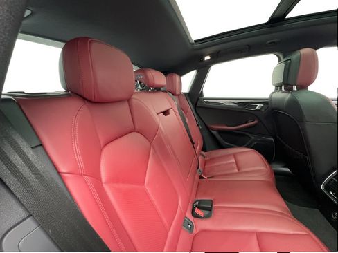 Used 2023 Porsche Macan AWD/4WD image 26