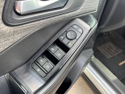 Used 2022 Nissan Rogue SV AWD/4WD image 12