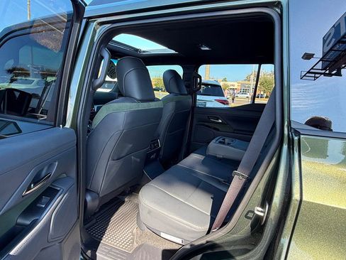 Used 2024 Lexus GX 550 image 31