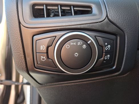 Used 2017 Ford Focus SEL w/ Interior Protection Package image 25