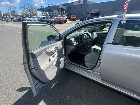 Used 2010 Toyota Corolla LE FWD image 19