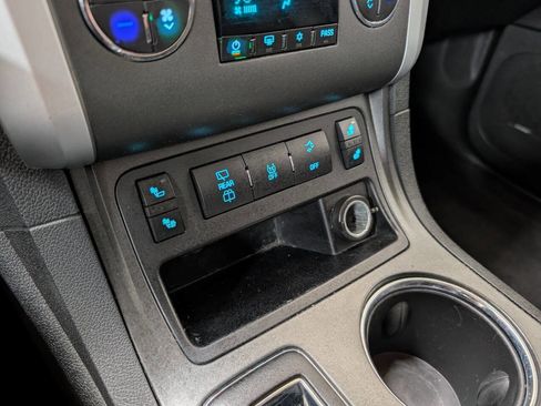 Used 2012 Chevrolet Traverse LT image 11