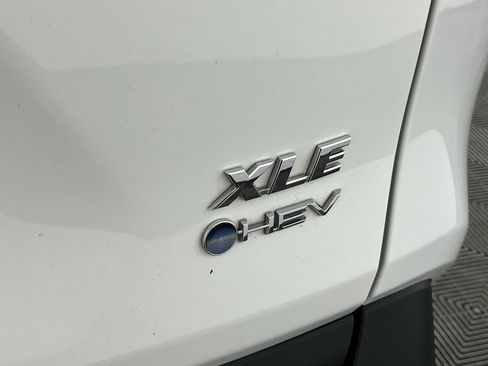 Used 2025 Toyota RAV4 XLE AWD/4WD image 28