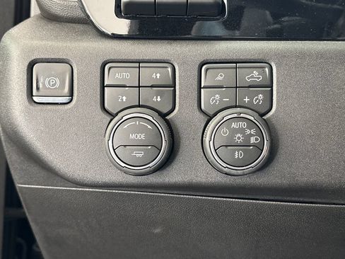Used 2026 Chevrolet Silverado 1500 High Country AWD/4WD image 45