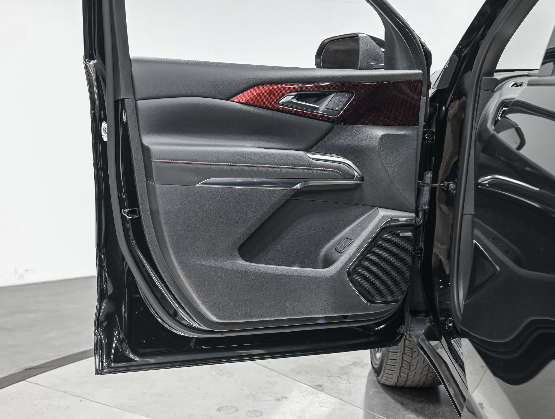 Used 2024 Chevrolet Traverse RS w/ LPO, Floor Liner Package AWD/4WD image 12