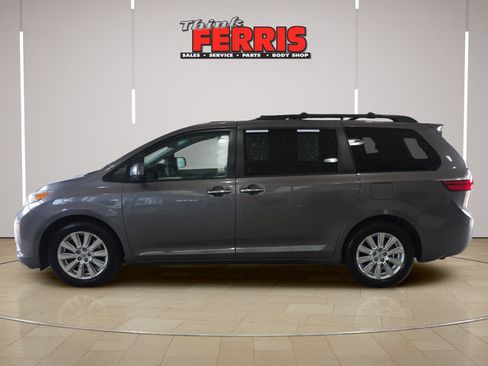 Used 2017 Toyota Sienna XLE Premium AWD/4WD image 2