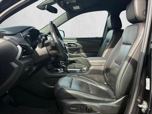Used 2022 Chevrolet Traverse LT image 15