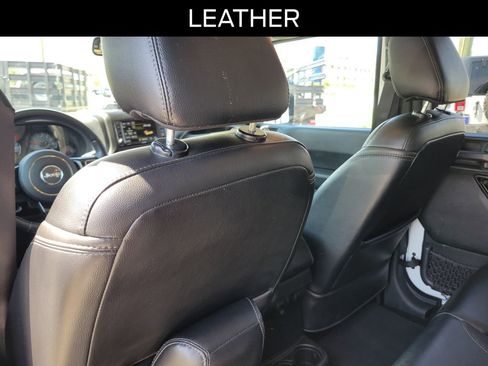 Used 2017 Jeep Wrangler Unlimited Sahara AWD/4WD image 10