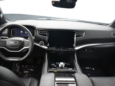 Used 2023 Jeep Wagoneer L 4WD w/ Premium Group I image 9