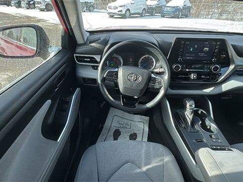 Used 2021 Toyota Highlander LE image 12