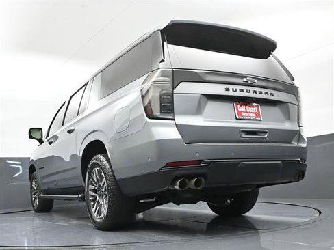 Used 2025 Chevrolet Suburban Z71 w/ Z71 Off-Road Package AWD/4WD image 36