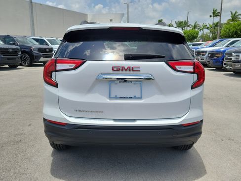 Used 2024 GMC Terrain SLE w/ Driver Convenience Package FWD image 6