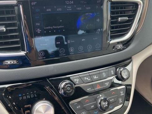 Used 2019 Chrysler Pacifica Touring-L Plus w/ Advanced Safetytec Group image 15