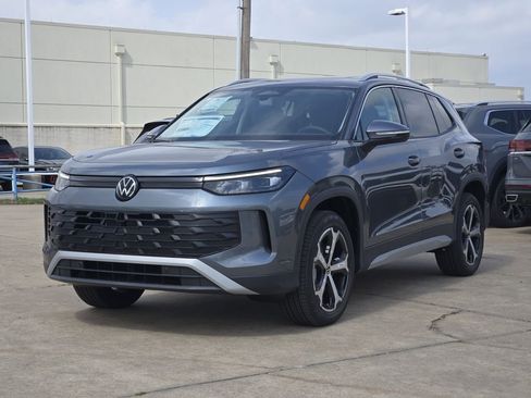 New 2026 Volkswagen Tiguan SE AWD/4WD image 2