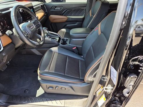 Certified 2023 GMC Canyon AT4 w/ AT4 Premium Package AWD/4WD image 10