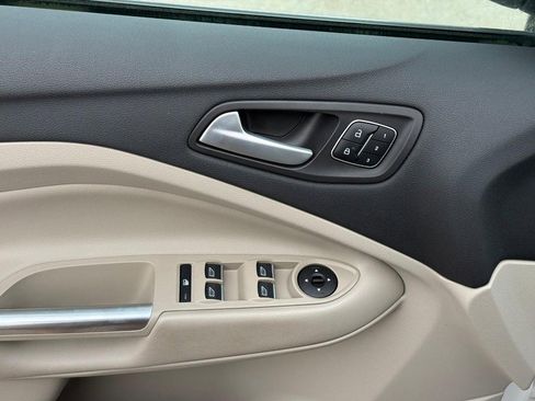 Used 2017 Ford Escape Titanium image 18