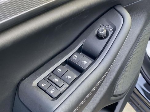 New 2025 Jeep Grand Cherokee Laredo image 12