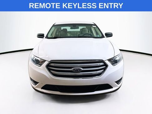 Used 2018 Ford Taurus SE image 2