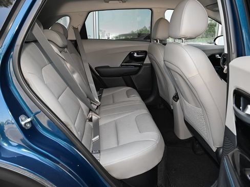 Used 2022 Kia Niro EX FWD image 38