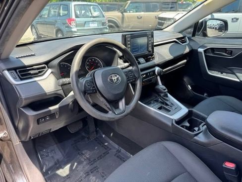 Used 2021 Toyota RAV4 LE FWD image 25