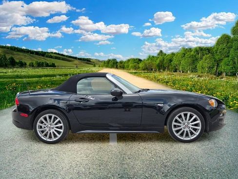 Used 2018 FIAT 124 Spider Lusso w/ Convenience Group RWD image 7