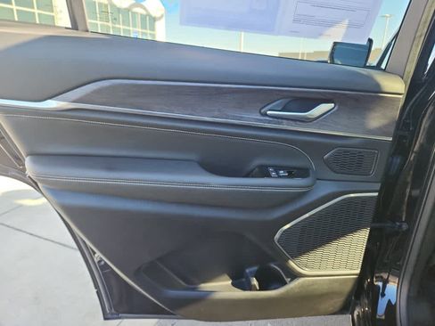 Used 2023 Jeep Grand Cherokee L Overland image 16