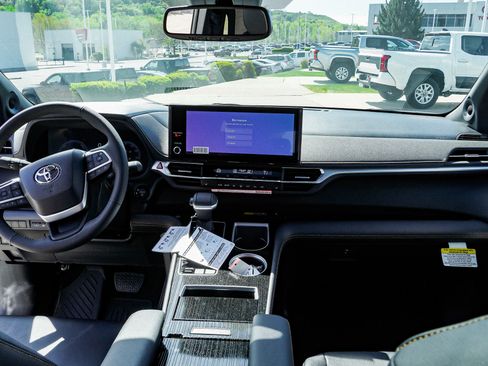 New 2026 Toyota Sienna XLE Woodland Edition AWD/4WD image 37