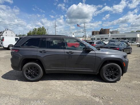 New 2026 Jeep Grand Cherokee Altitude AWD/4WD image 6