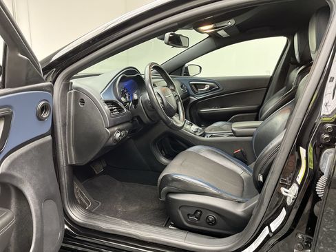 Used 2015 Chrysler 200 S FWD image 3