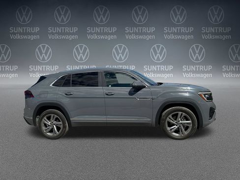 Used 2024 Volkswagen Atlas Cross Sport SEL R-Line AWD/4WD image 38
