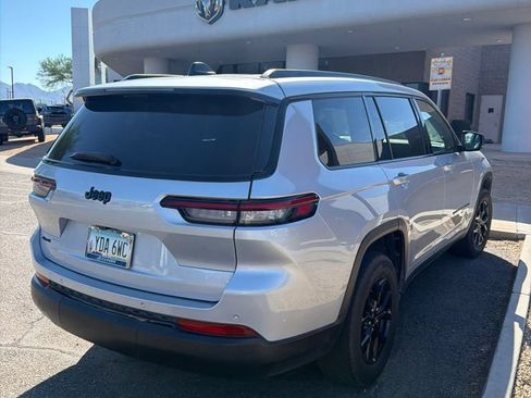 Used 2024 Jeep Grand Cherokee L Laredo AWD/4WD image 3
