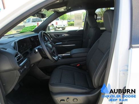 Used 2025 Chevrolet Traverse LT w/ Midnight/Sport Edition image 11