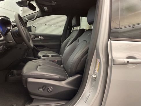 New 2026 Chrysler Pacifica Select image 15
