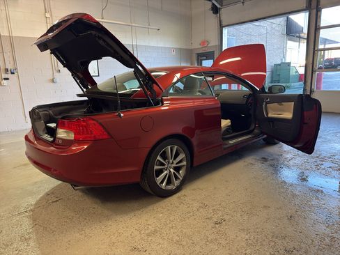 Used 2013 Volvo C70 T5 FWD image 12
