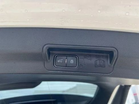 Used 2022 Ford Explorer XLT image 42