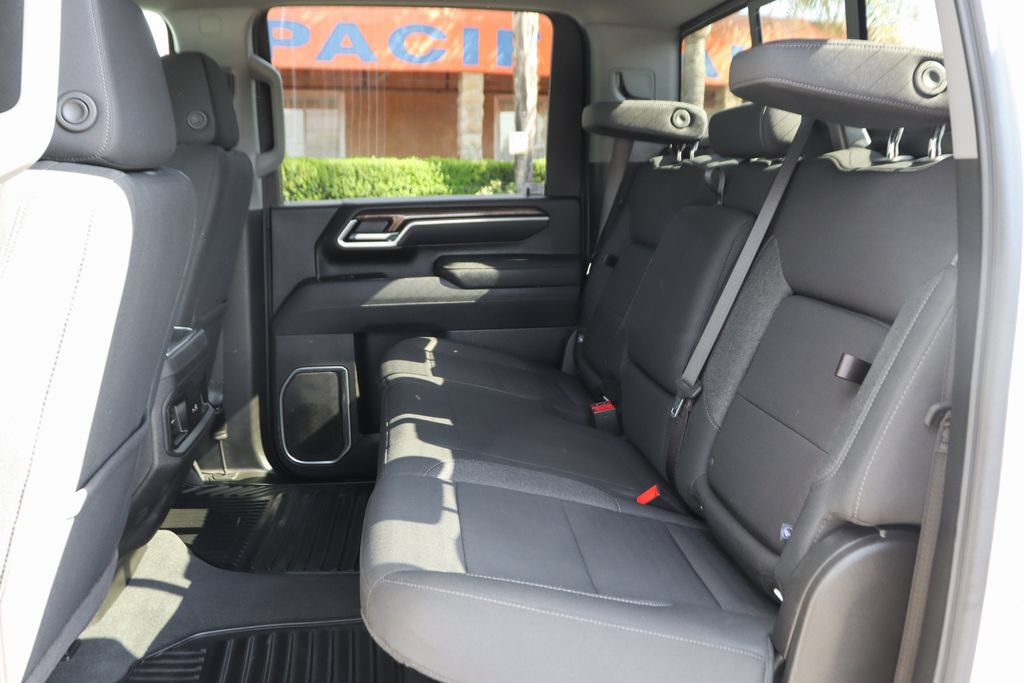 Used 2025 Chevrolet Silverado 2500 LT AWD/4WD image 36