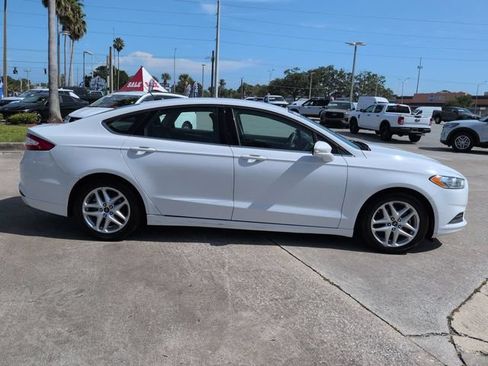 Used 2016 Ford Fusion SE FWD image 3