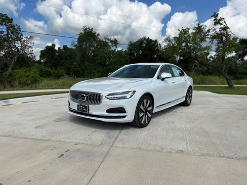 Certified 2024 Volvo S90 T8 Ultimate w/ Lounge Package image 2