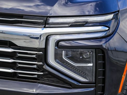 Used 2025 Chevrolet Suburban Premier image 5