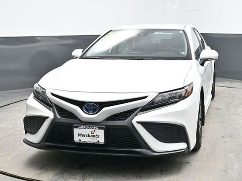 Used 2022 Toyota Camry SE image 2