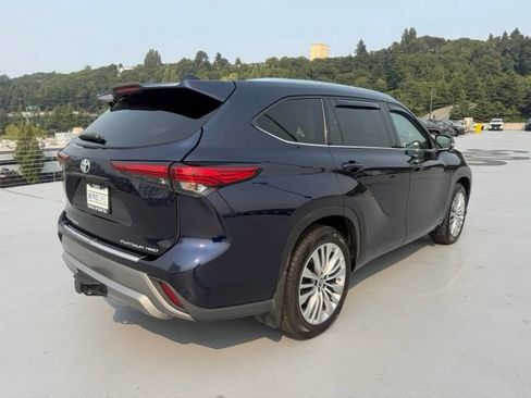 Used 2022 Toyota Highlander Platinum AWD/4WD image 3